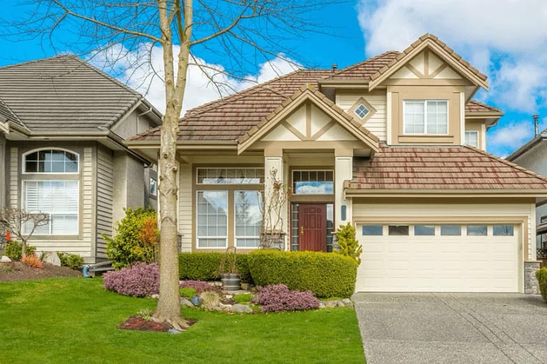 house-with-nice-landscape Aeration Dethatching services course